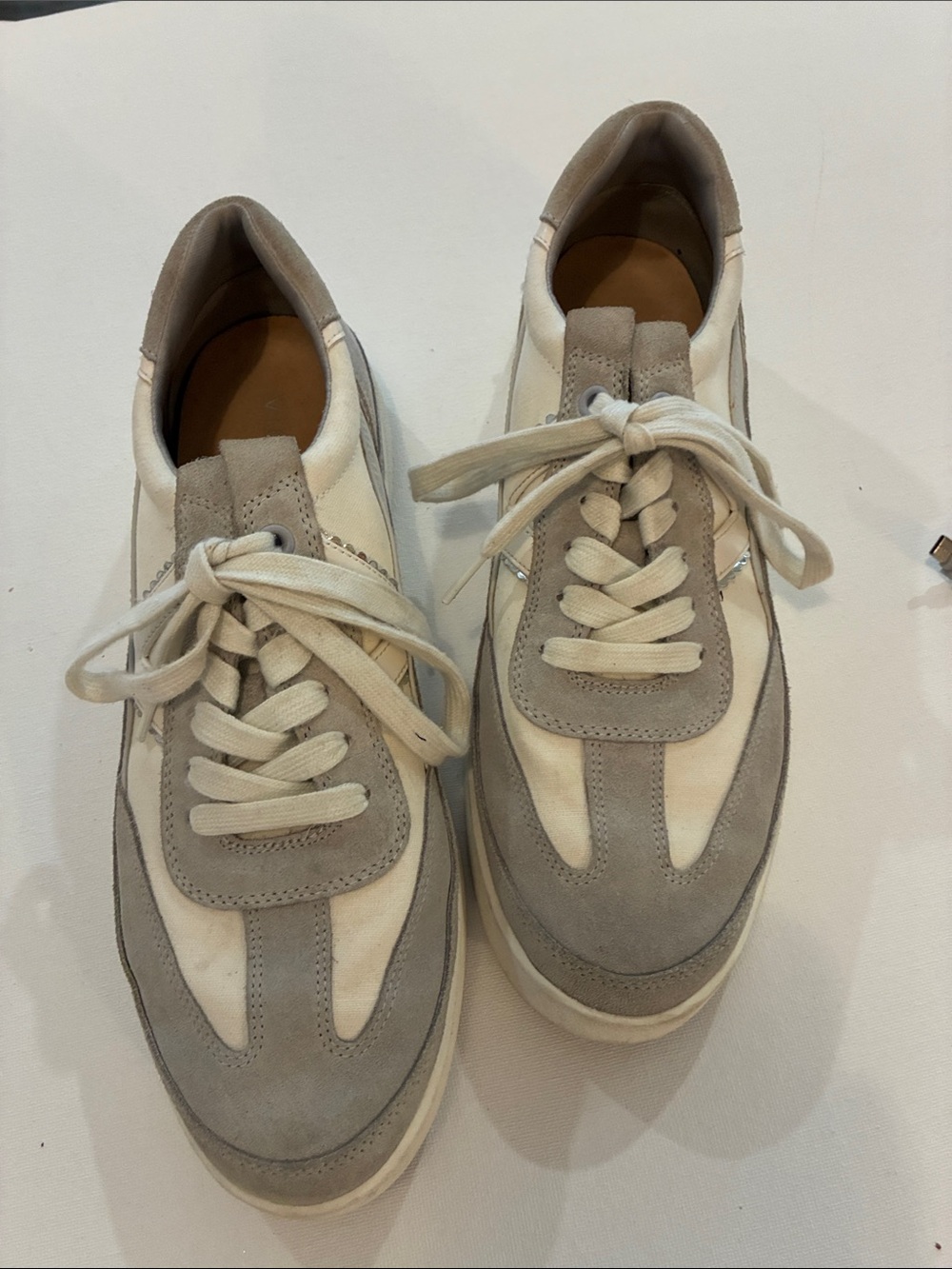 Orthopedic Vionic Womens Suede Metallic Comfy Sneakers CreamGray Worn 2x Sz 10